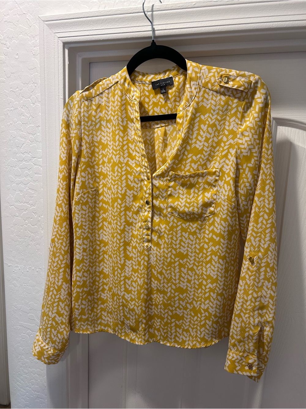 Ann Taylor Yellow and White Printed V-Neck Button Front Blouse
